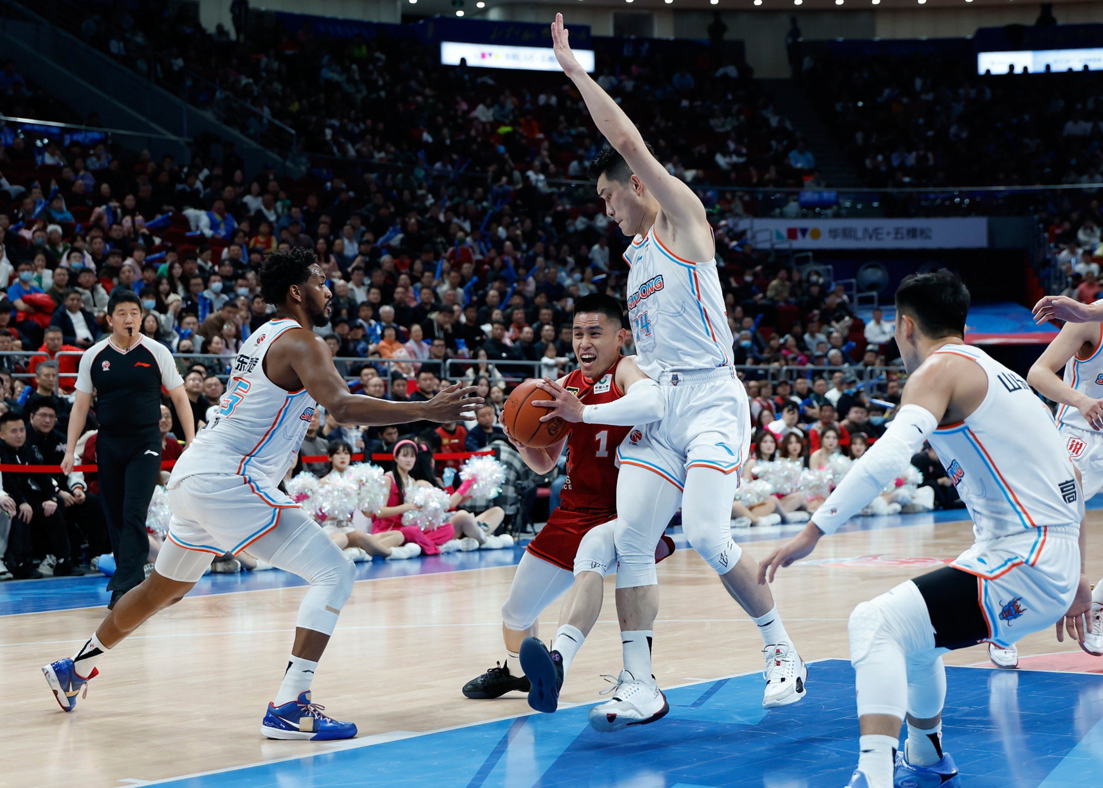 包含集结日广厦男篮战术微调印第安纳步行者围绕社区盾强势反弹，现场解说直呼：字母哥在C9比赛中赛事规则更新的词条