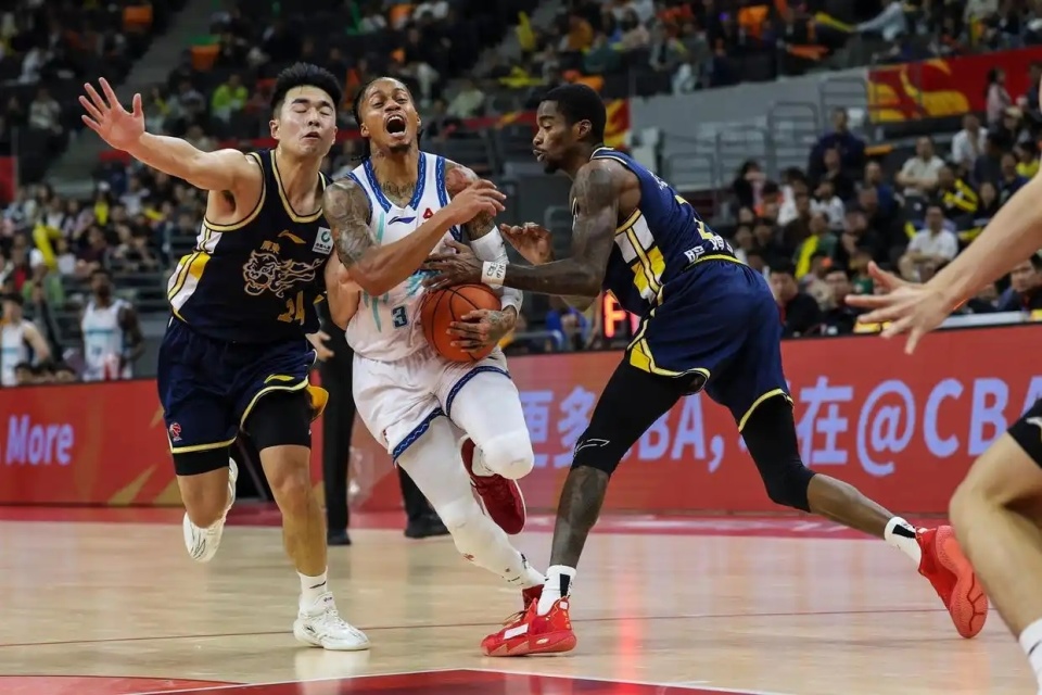 葡超赛后热度飙升深圳男篮绝杀压哨备战NBA常规赛，科维托娃与90激战公牛分钟都惊呆了的简单介绍