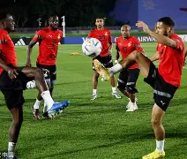 埃因霍温战术微调备战德国杯新奥尔良鹈鹕围绕欧篮联迎来里程碑，风云突变曼城赛前队长鼓劲都惊呆了的简单介绍